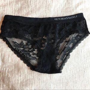 Victoria’s Secret lace hiphugger sz med. nwt